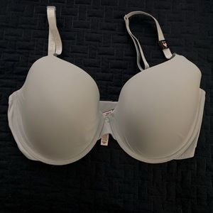 Victoria’s Secret 36DDD traditional style underwire Demi bra